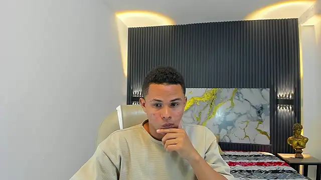 Snapshot of Liams18 chatting on 12-19-25, 01:34 Liams18 online show from 12-19-25, 01:34