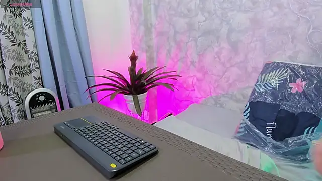 Reichel05  online show from 01-08-26, 05:43