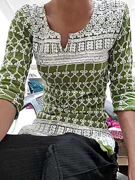 Isha kumari 69 online show from 02-17-26, 12:23