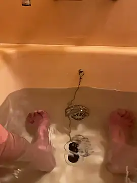 Snapshot of houkeiboy78 chatting on 12-20-25, 10:11 houkeiboy78 online show from 12-20-25, 10:11