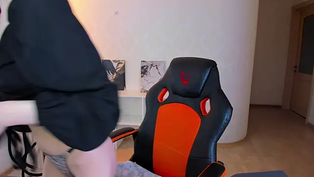 Snapshot of Twin_kies chatting on 02-22-26, 10:19 Twin kies online show from 02-22-26, 10:19