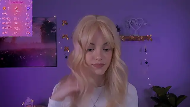 Snapshot of mia_starrr_ chatting on 12-19-25, 08:05 mia starrr online show from 12-19-25, 08:05