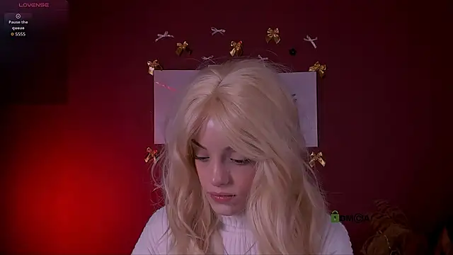 Snapshot of mia_starrr_ chatting on 12-20-25, 08:16 mia starrr online show from 12-20-25, 08:16