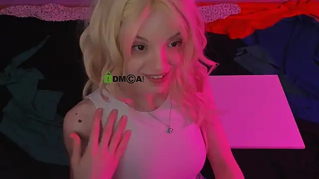 Snapshot of mia_starrr_ chatting on 02-13-26, 09:00 mia starrr online show from 02-13-26, 09:00