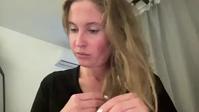 Snapshot of Ameli8 chatting on 11-14-25, 05:44 Ameli8 online show from 11-14-25, 05:44