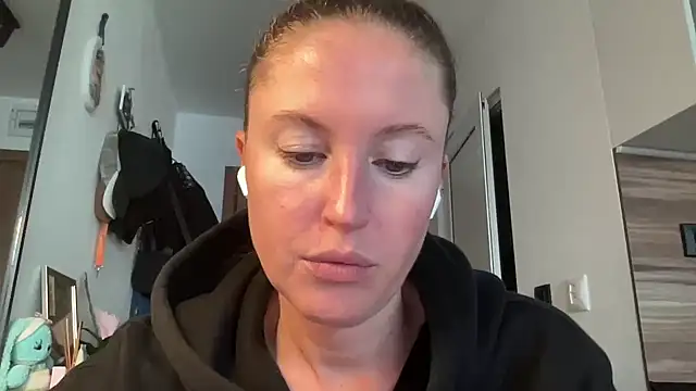 Snapshot of Ameli8 chatting on 11-23-25, 02:06 Ameli8 online show from 11-23-25, 02:06