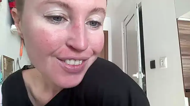 Snapshot of Ameli8 chatting on 12-16-25, 09:47 Ameli8 online show from 12-16-25, 09:47