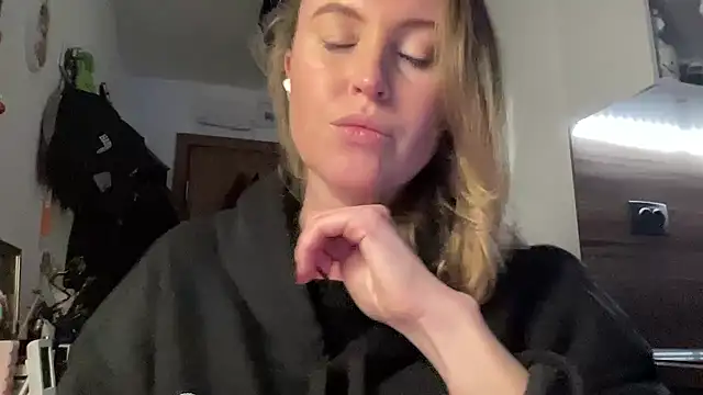 Snapshot of Ameli8 chatting on 01-17-26, 06:55 Ameli8 online show from 01-17-26, 06:55