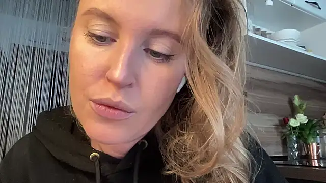 Snapshot of Ameli8 chatting on 03-03-26, 03:18 Ameli8 online show from 03-03-26, 03:18