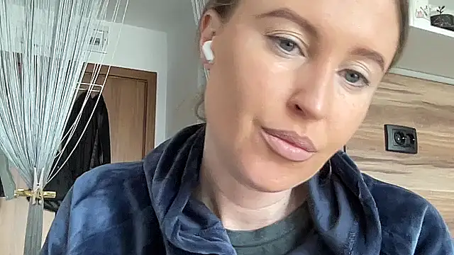 Snapshot of Ameli8 chatting on 03-15-26, 09:59 Ameli8 online show from 03-15-26, 09:59