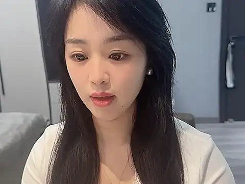 Snapshot of Lucky--Lucy chatting on 11-17-25, 03:34 Lucky--Lucy online show from 11-17-25, 03:34