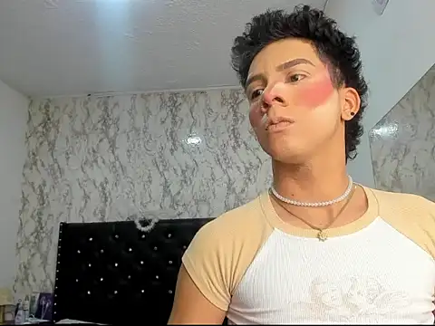 Snapshot of Lovers_Spicy chatting on 11-22-25, 07:02 Lovers Spicy online show from 11-22-25, 07:02