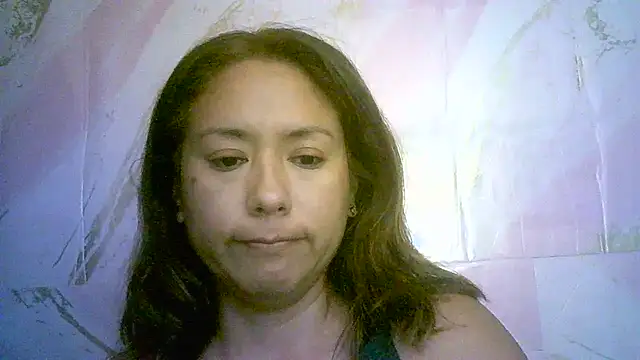 Snapshot of Zulreyna chatting on 02-17-26, 04:09 Zulreyna online show from 02-17-26, 04:09