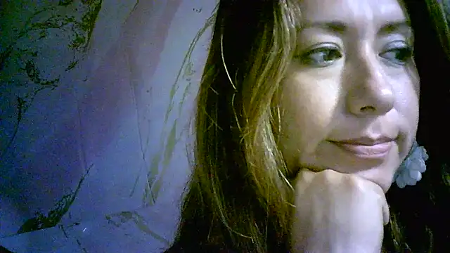 Snapshot of Zulreyna chatting on 03-10-26, 04:50 Zulreyna online show from 03-10-26, 04:50