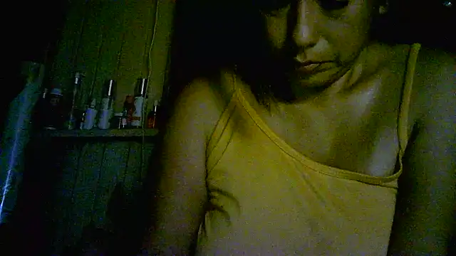 Snapshot of Zulreyna chatting on 03-15-26, 04:07 Zulreyna online show from 03-15-26, 04:07