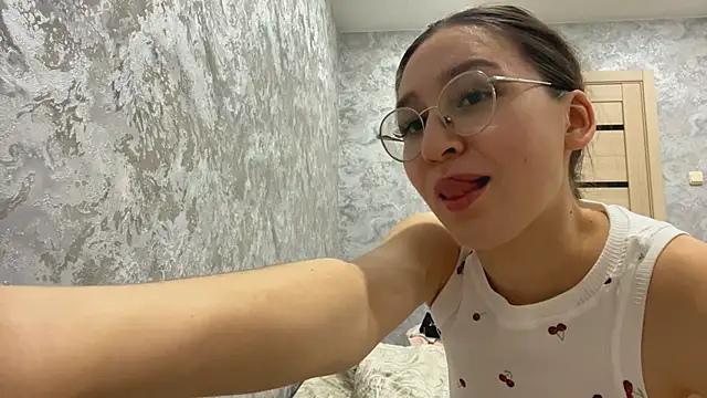 SofiYong online show from 11-07-25, 04:07