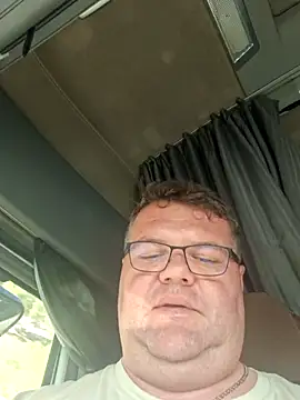 Snapshot of Grase44 chatting on 11-28-25, 11:35 Grase44 online show from 11-28-25, 11:35