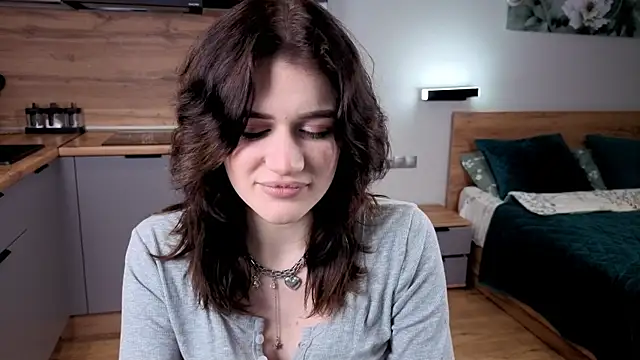 Snapshot of eshleeygreen chatting on 11-14-25, 02:05 eshleeygreen online show from 11-14-25, 02:05