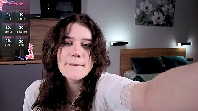 Snapshot of eshleeygreen chatting on 11-15-25, 02:02 eshleeygreen online show from 11-15-25, 02:02