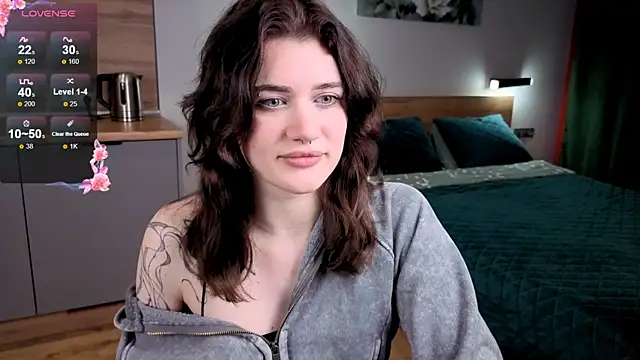 Snapshot of eshleeygreen chatting on 11-17-25, 02:34 eshleeygreen online show from 11-17-25, 02:34