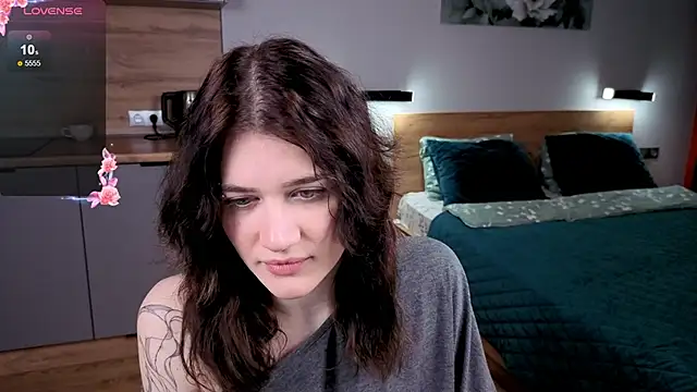 Snapshot of eshleeygreen chatting on 11-21-25, 02:05 eshleeygreen online show from 11-21-25, 02:05