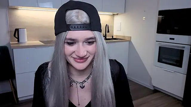 Snapshot of eshleeygreen chatting on 12-04-25, 03:43 eshleeygreen online show from 12-04-25, 03:43