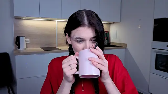 Snapshot of eshleeygreen chatting on 12-17-25, 04:24 eshleeygreen online show from 12-17-25, 04:24