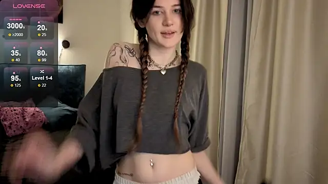 Snapshot of eshleeygreen chatting on 01-18-26, 06:23 eshleeygreen online show from 01-18-26, 06:23