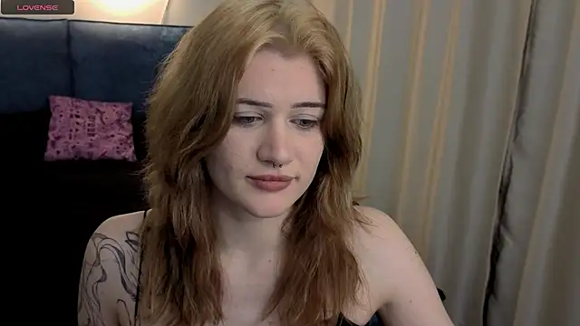 Snapshot of eshleeygreen chatting on 02-01-26, 06:06 eshleeygreen online show from 02-01-26, 06:06