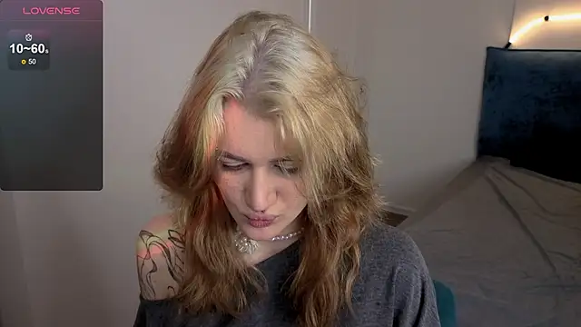 Snapshot of eshleeygreen chatting on 02-12-26, 04:57 eshleeygreen online show from 02-12-26, 04:57