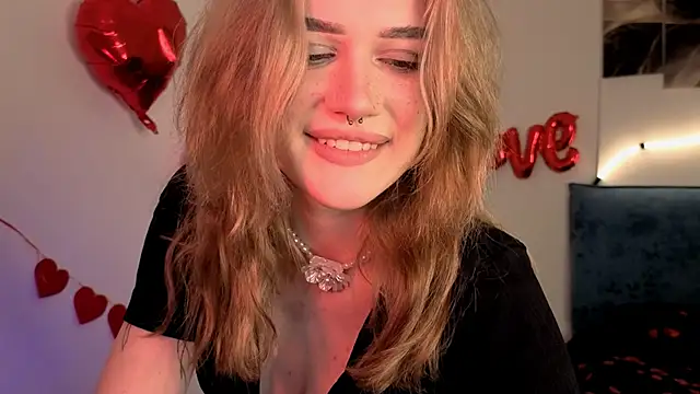 Snapshot of eshleeygreen chatting on 02-15-26, 09:00 eshleeygreen online show from 02-15-26, 09:00