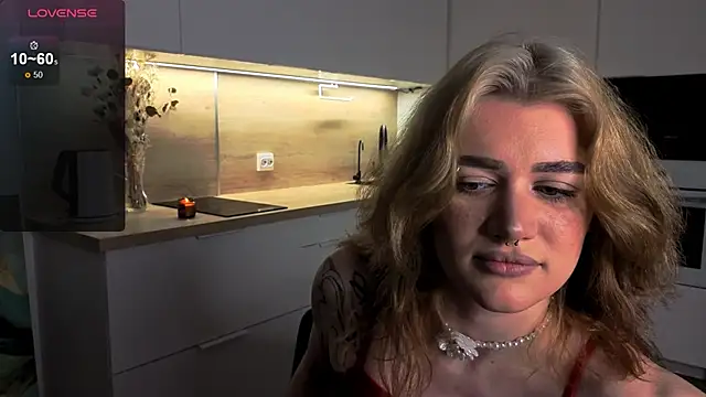 Snapshot of eshleeygreen chatting on 02-21-26, 08:21 eshleeygreen online show from 02-21-26, 08:21