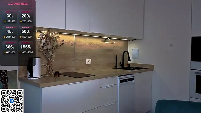 Snapshot of eshleeygreen chatting on 03-10-26, 02:44 eshleeygreen online show from 03-10-26, 02:44