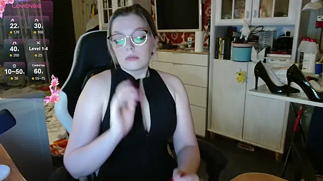 Snapshot of dominyantrix chatting on 11-29-25, 09:40 dominyantrix online show from 11-29-25, 09:40