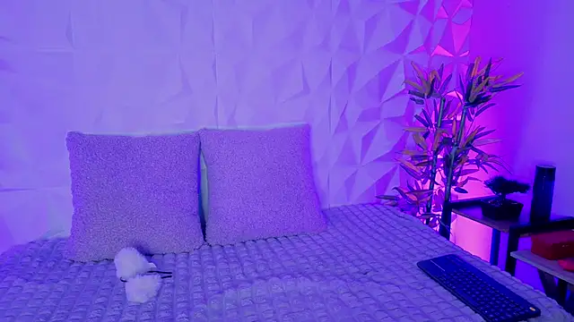 Snapshot of _ViolletteNoir_ chatting on 11-13-25, 08:30 ViolletteNoir online show from 11-13-25, 08:30