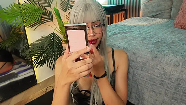  ViolletteNoir  online show from 04-27-26, 09:24