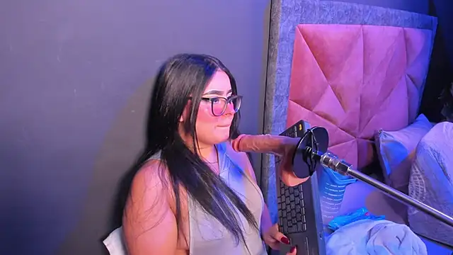 Amy whittee online show from 04-24-26, 03:53