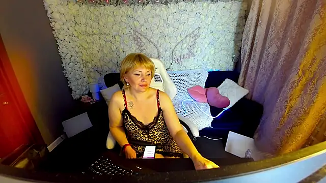 AmaraNights online show from 04-14-26, 07:09