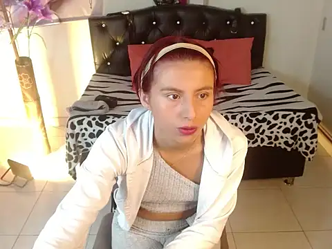 LuluKiss  online show from 01-06-26, 01:48