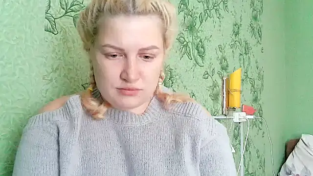 Snapshot of Steshaa chatting on 11-12-25, 10:37 Steshaa online show from 11-12-25, 10:37