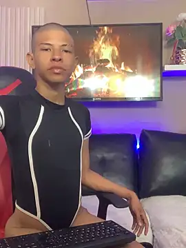 Snapshot of Tessachains_2_ chatting on 11-18-25, 12:31 Tessachains 2 online show from 11-18-25, 12:31