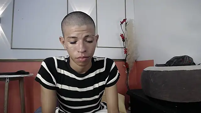 Snapshot of Tessachains_2_ chatting on 11-19-25, 11:16 Tessachains 2 online show from 11-19-25, 11:16