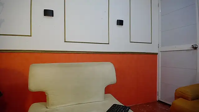 Snapshot of Tessachains_2_ chatting on 12-05-25, 01:36 Tessachains 2 online show from 12-05-25, 01:36