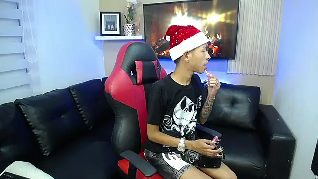 Snapshot of Tessachains_2_ chatting on 12-21-25, 03:57 Tessachains 2 online show from 12-21-25, 03:57