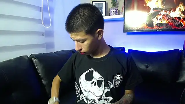 Snapshot of Tessachains_2_ chatting on 12-22-25, 02:41 Tessachains 2 online show from 12-22-25, 02:41