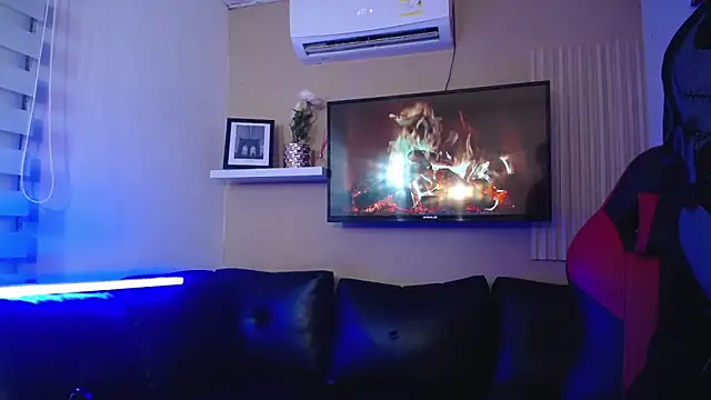 Snapshot of Tessachains_2_ chatting on 12-23-25, 04:21 Tessachains 2 online show from 12-23-25, 04:21