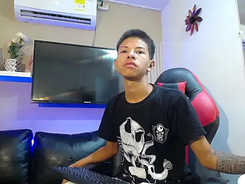 Snapshot of Tessachains_2_ chatting on 01-06-26, 01:48 Tessachains 2 online show from 01-06-26, 01:48