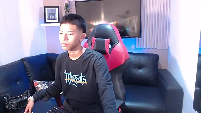 Snapshot of Tessachains_2_ chatting on 01-08-26, 03:25 Tessachains 2 online show from 01-08-26, 03:25