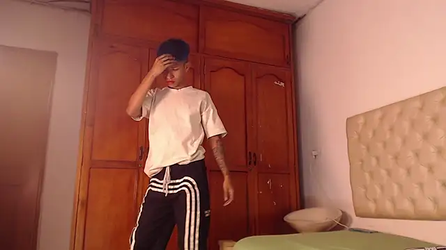 Snapshot of Tessachains_2_ chatting on 02-12-26, 01:55 Tessachains 2 online show from 02-12-26, 01:55