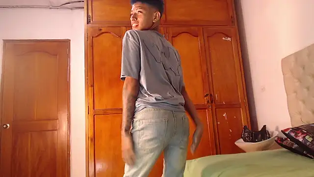 Snapshot of Tessachains_2_ chatting on 02-14-26, 01:57 Tessachains 2 online show from 02-14-26, 01:57